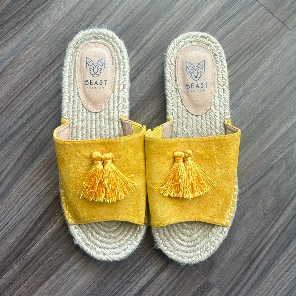 ☀️BEAST FASHION | Yellow Tassel Espadrille Slide Sandals | Size 10